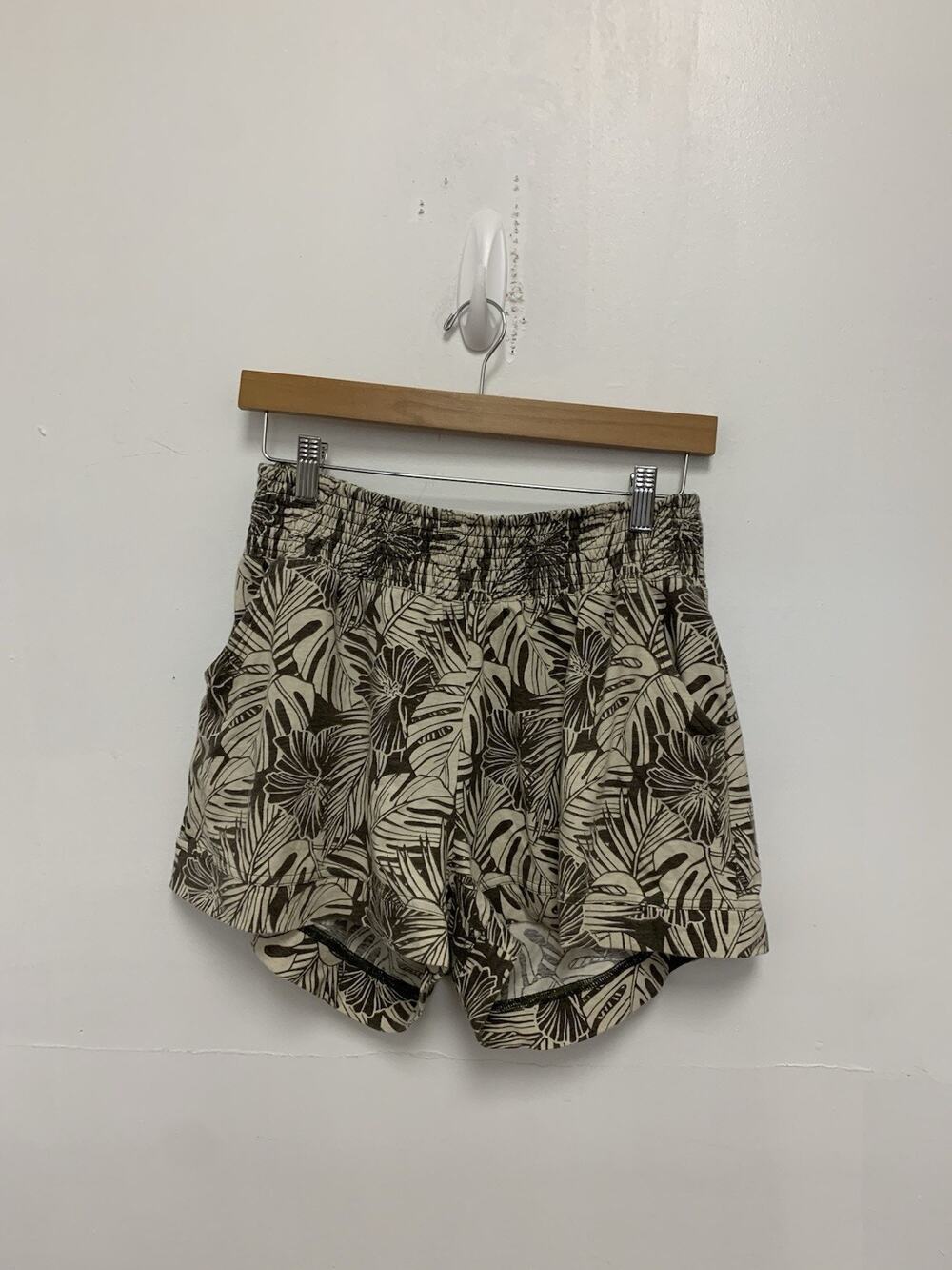 PACT Organic Cotton Soiree Beach Shorts in Grape Leaf Palm Print Medium